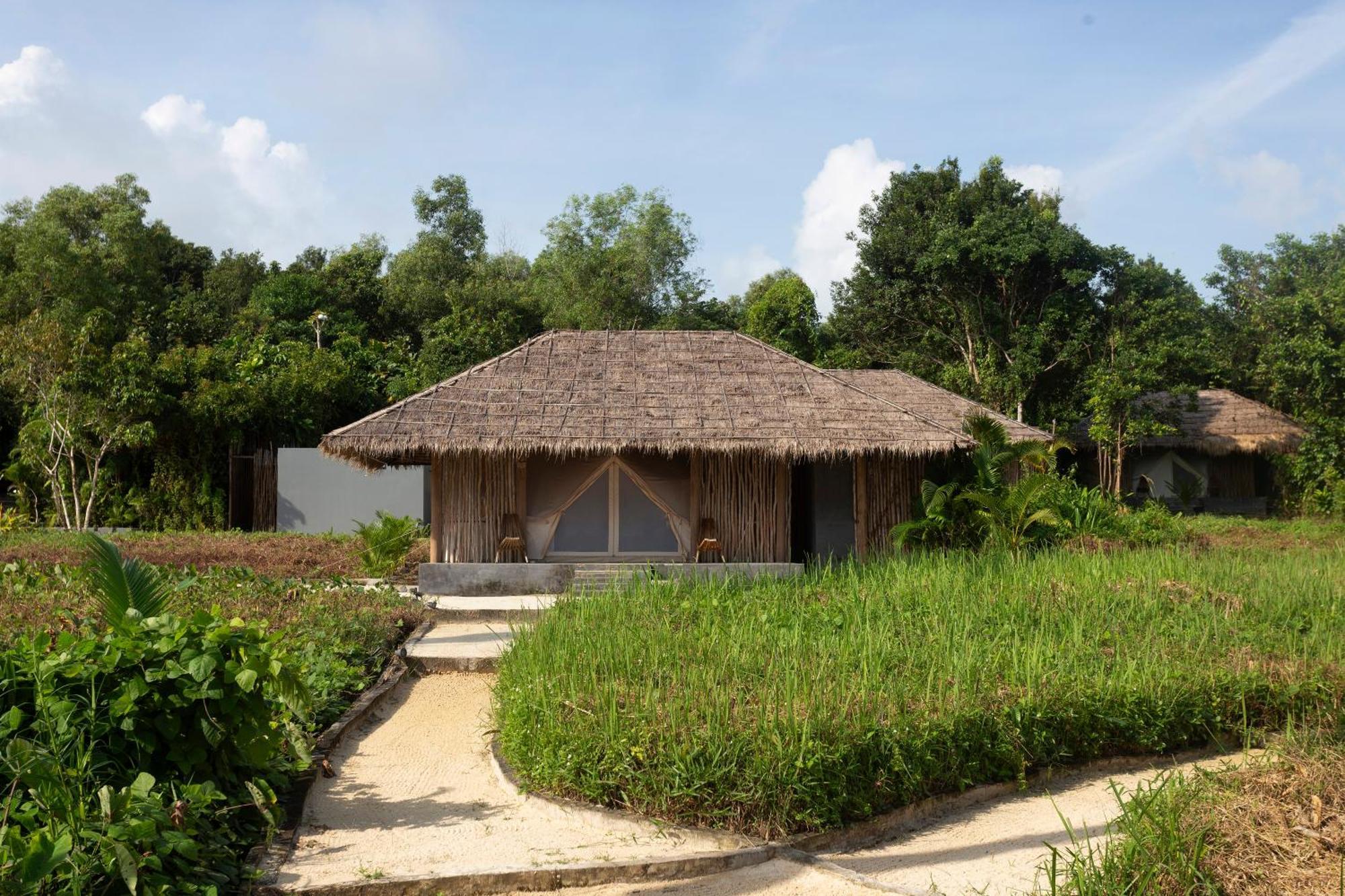 Tamu Koh Rong Hotel Pagoda Beach Exterior photo
